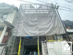 東側バルコニーのため、朝日が気持ちよく入り爽やかな一日を始められます。1階と2階にバルコニーがございますので、お洗濯物もたっぷりと干す事ができます。