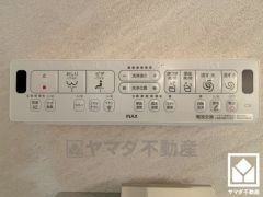 温水洗浄便座付きで、季節を問わずいつでも温かい便座をお使いいただけます。