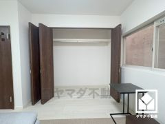 新たに家具を買わなくても良いので、ハンガーパイプ付きのクローゼットは嬉しいですね。