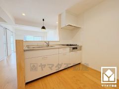 対面式キッチンなのでお料理中でもお子様の様子が分かって安心です。