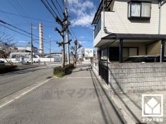 駐車スペース確保。重い荷物や雨の日の移動もスムーズで、快適なカーライフを実現。