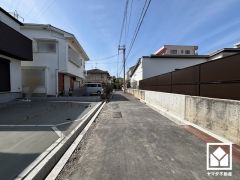 尼崎市塚口町2期、新築分譲戸建全2棟の2号棟です。区画それぞれ間取りが違うので、ライフスタイルに合わせてご検討ください。