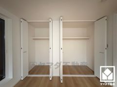 お洋服はもちろん季節の荷物、趣味の道具や日用品のストックなども収納可能です。