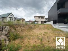 阪急電鉄今津線「甲東園」駅まで徒歩約10分、阪急電鉄神戸線「西宮北口」駅まで徒歩約27分の立地。