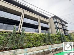 キッチンはカウンター式なので配膳や片付けがしやすく、お料理中でもお子様の様子が分かって安心です。