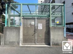 清潔なゴミ出し場で気持ち良くお使い頂けます。