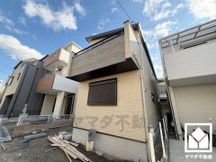 階段下や廊下にも収納スペースがあり、住空間を広々お使いいただけます。