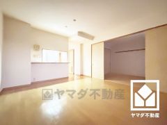 リビング・ダイニングは床暖房付きで、寒い冬でも足元ポカポカ。ホコリを巻き上げないのでお子様のいるご家庭にもおすすめです。