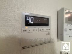 ボタン1つで自動でお湯張りができるオートバス機能付き。