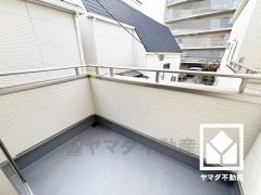 南西側バルコニーで陽当たり、風通し良好。