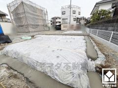 収納力豊富なウォークインクローゼットが2か所ございます。お洋服はもちろん、スーツケースなどの大物もしっかり収納できます。