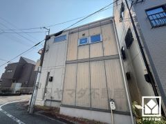 広々とした納戸付きで、季節の荷物や趣味の道具もしっかり収納できます。