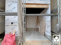 ガス衣類乾燥機「乾太くん」付き。雨や花粉、PM2.5などが気になる日でも、天候に左右されずふんわりと洗濯物を乾かせます。シワがつきにくいのも嬉しいポイント。