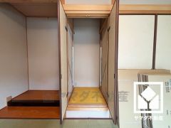 奥行きのあるお仏壇も安置していただける大きな仏間がございます。