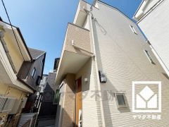 落ち着いた色合いと直線的な美しさが調和したモダンな外観。帰るたびに安心感を感じられる佇まい。