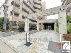 イオンスタイルや無印良品、セリアなどが出店するショッピングモール「コロワ甲子園」まで徒歩7分。専門店や飲食店も豊富で、お買い物やお食事には困りません。