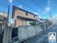 玄関にはシューズボックスを完備。家族の靴もしっかり収納できるので、玄関がいつも片付き、気持ちよくお客様を迎えられます。ご成約でヤマダポイントプレゼント中です。お問合せお待ちしております。