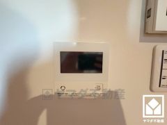 入浴事故防止のための見守り機能が付いた高機能給湯リモコンで、安心してお使いいただけます。