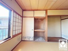 押入にはお客様用の座布団や寝具も収納可能です。