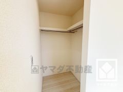 新たに家具を買わなくても良いので、ハンガーパイプ付きのウォークインクローゼットは嬉しいですね。