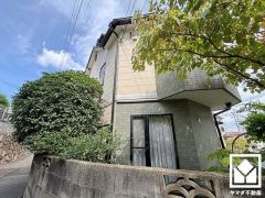 室内洗濯機置場がございますので、天候に左右されず洗濯していただけます。