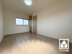 柔らかな光が差し込むお部屋で、快適で落ち着いた生活をお送りいただけます。