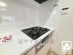 毎日の料理がもっとスムーズに。便利な3口コンロ付きキッチン。