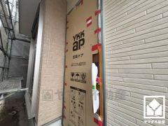 南向きバルコニーで陽当たり、風通し良好。広々としているため、お洗濯物をたっぷりと干す事ができます。バルコニーは2階と3階にございます。