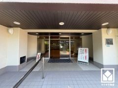 上質な素材と洗練されたデザインが織りなすエントランス。住まう人の誇りを感じさせる、優雅な迎えの空間。