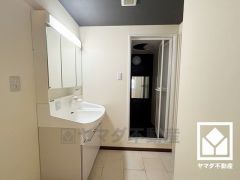 収納付き洗面台の為スッキリお使い頂けます。