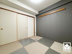 和の趣を大切にしながら、現代のライフスタイルにも調和する美しい琉球畳の和室。シンプルで洗練された空間が、暮らしに心地よいゆとりをもたらします。