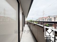 南向きバルコニーで陽当たり、風通し良好。広々としているため、お洗濯物をたっぷりと干す事ができます。