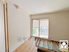 リノベーション中の写真です。2025年3月内装・外装フルリフォーム済の大変綺麗な住宅です。