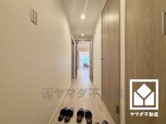 玄関から洗面室が近く、帰宅後すぐに手を洗えます。