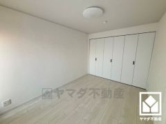 南西端、約6.2帖の洋室3です。お子様のお部屋などにも丁度良い広さです。