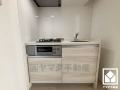 独立型キッチンなので生活感が出にくく、リビングの美観を損ねません。急な来客でも慌てず、お料理に集中しやすい環境です。