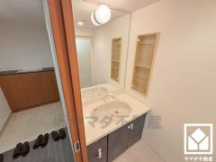 洗面台は収納付きのためスッキリお使い頂けます。