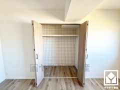 クローゼットは奥行きがあるので、収納力も申し分ありません。