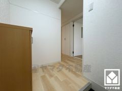 玄関にはシューズボックスを完備。家族の靴もしっかり収納できるので、玄関がいつも片付き、気持ちよくお客様を迎えられます。