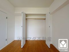 新たに家具を買わなくても良いので、ハンガーパイプ付きのクローゼットは嬉しいですね。