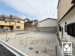 「コノミヤ尼崎店」まで徒歩5分、「ファミリーマート西難波町」まで徒歩6分、「スギドラッグ尼崎三和店」まで徒歩9分など、お買い物施設が徒歩圏内に複数あり便利な住環境です。