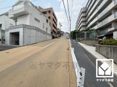 収納力豊富なトランクルーム付き（月額500円）。アウトドア用品や季節の荷物、趣味の道具もしっかり収納できます。お問合せお待ちしております。