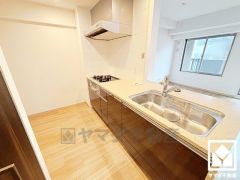 カウンターキッチンなので配膳や片付けがしやすく、お料理中でもお子様の様子が分かって安心です。