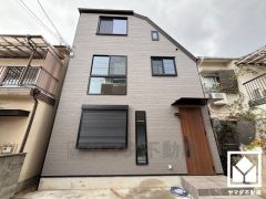 雨の日の洗濯や花粉・ウイルス対策など多用途に活躍する浴室乾燥機付き。