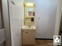 収納豊富な洗面台で、スッキリお使い頂けます。