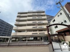 「業務スーパー塚口店」まで徒歩8分など、お買い物施設が徒歩圏内に複数あり便利な住環境です。
