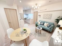 心地よい空間が広がるリビングで、家族みんなが快適に過ごせる時間を提供。