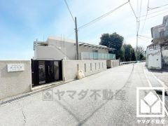 白を基調とした清潔感のある外観。帰るたびに安心感を感じられる佇まい。