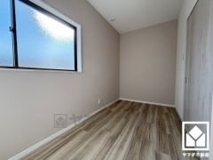 全居室に窓がございます。明るい陽光がたっぷり差し込む心地よい生活空間です。