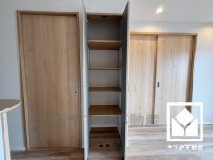 リビングにも収納があり、住空間を広々お使いいただけます。